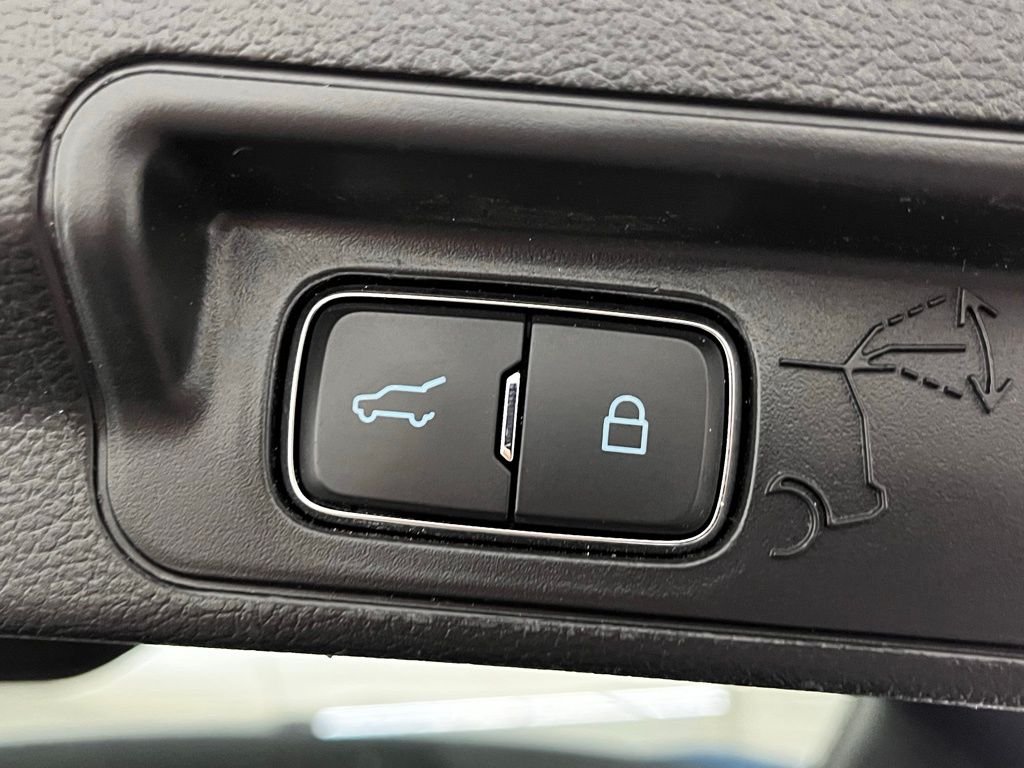 Used 2022 Blue Metallic Ford XLT image 11