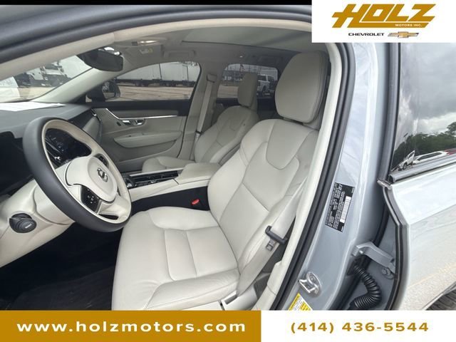 Used 2025 Gray Volvo Plus, B6 AWD Gas (mild hybrid) image 20