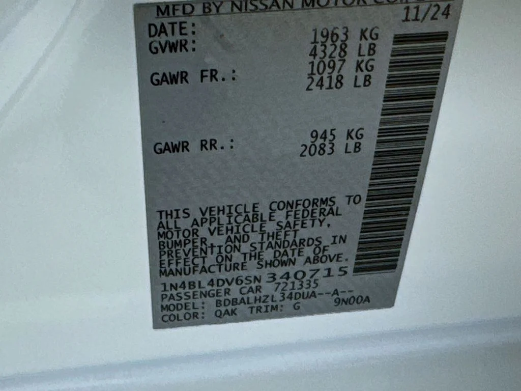 Used 2025 White Nissan 2.5 SV image 38