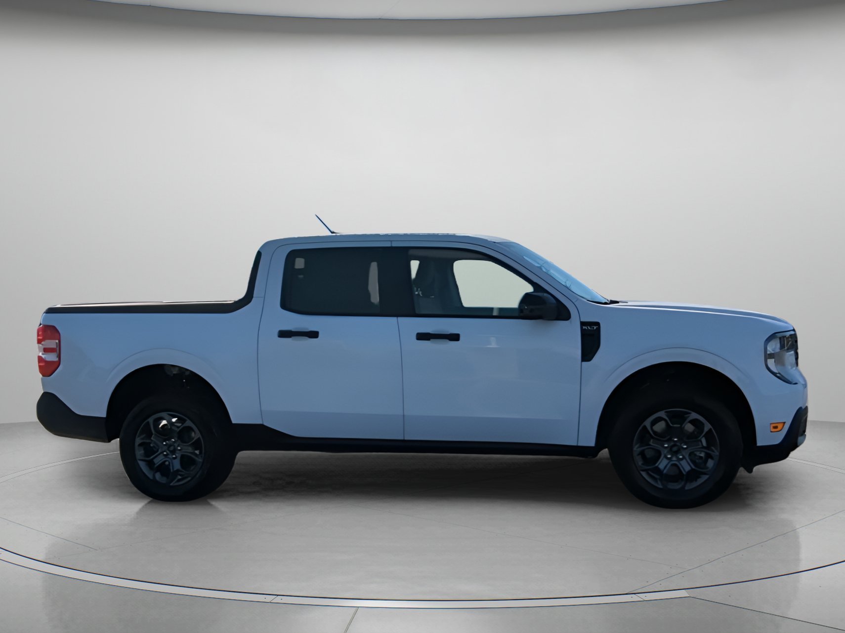 New 2026 Oxford White Ford XLT image 29