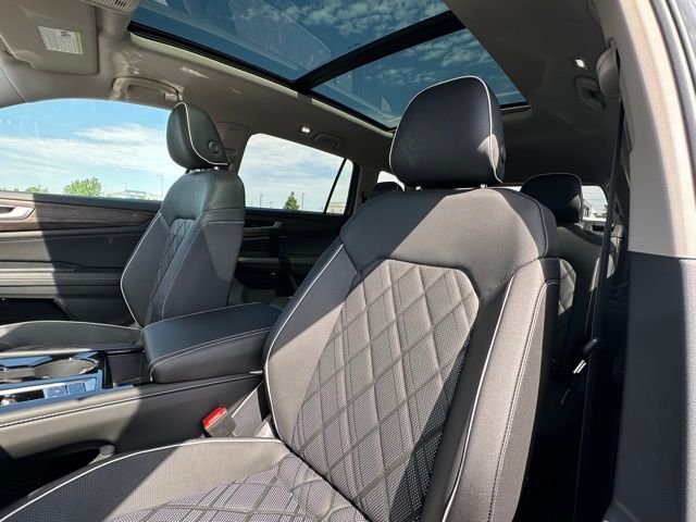 New 2026 Pure Gray Volkswagen 2.0T SEL Premium R-Line image 28