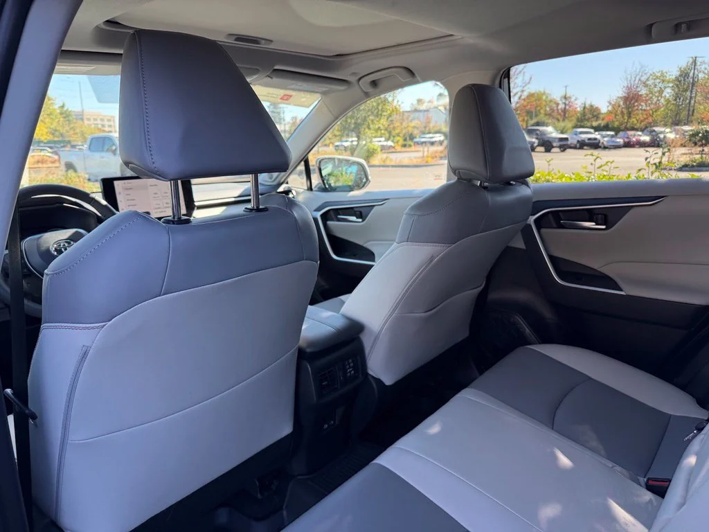 Used 2025 Pearl Toyota XLE Premium image 17