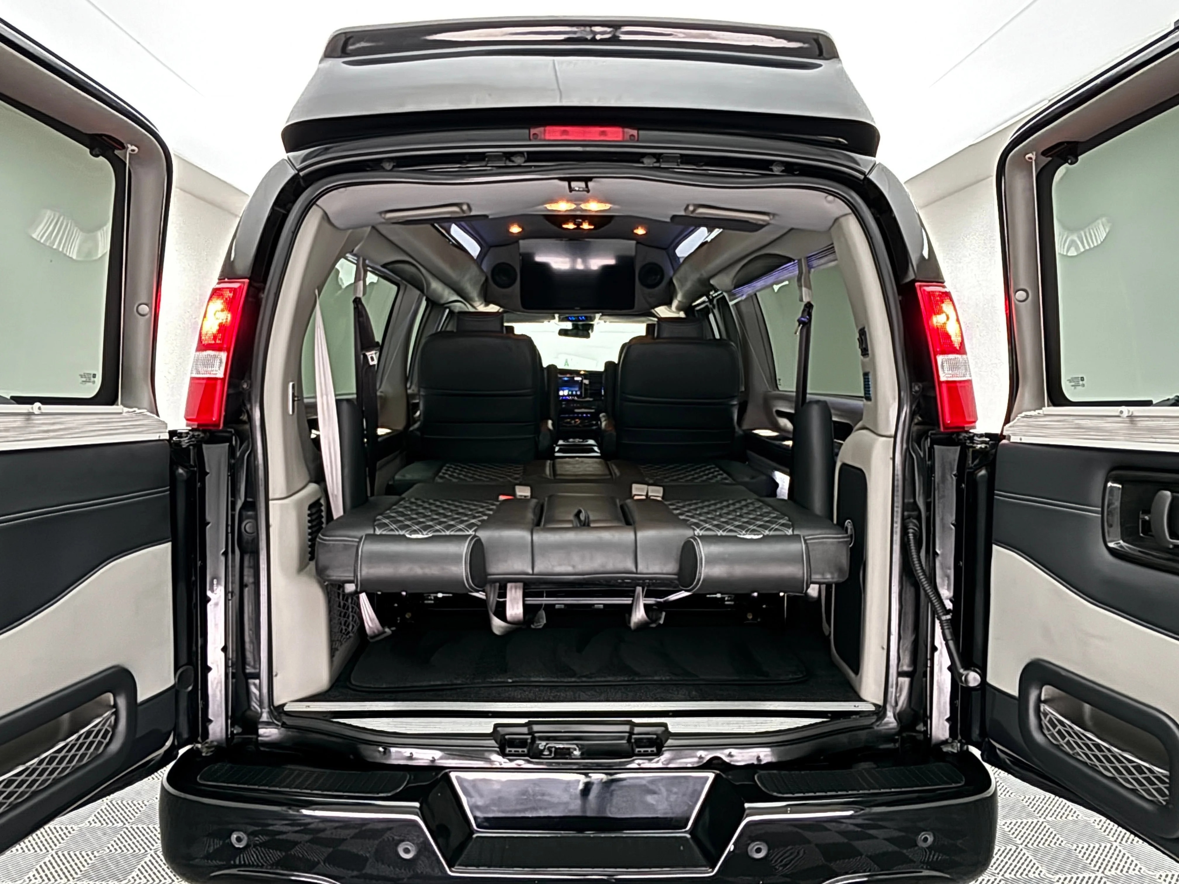 Used 2025 Onyx Black GMC Work Van image 11