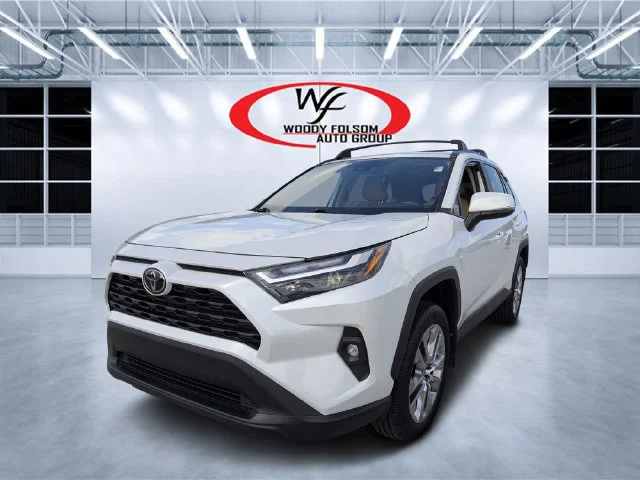 Used 2025 Beige Toyota XLE Premium image 7