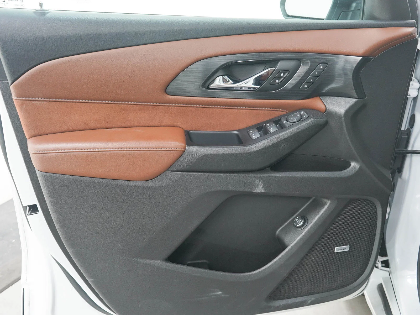 Used 2021 Iridescent Pearl Tricoat Chevrolet High Country image 22