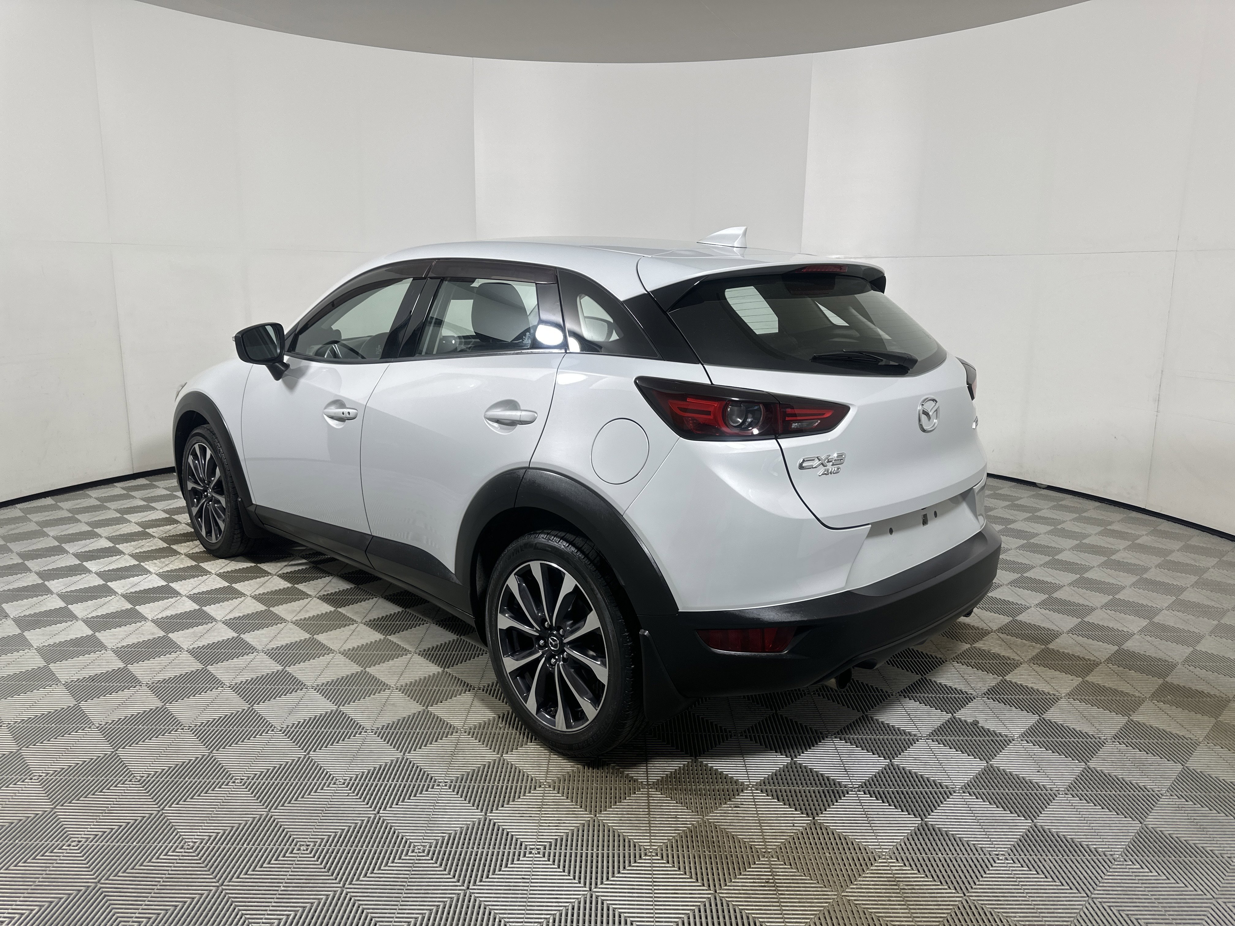 Used 2019 Ceramic Metallic Mazda Touring image 5