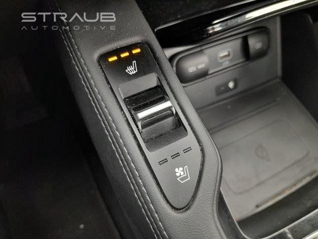 Used 2020 Ebony Black Kia EX image 26