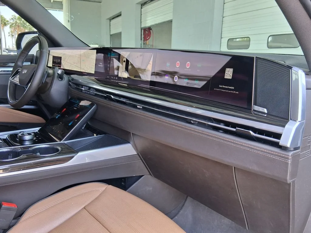 Used 2025 Crystal White Tricoat Cadillac Premium Luxury image 18