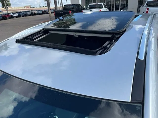 Used 2021 Includes Spectra Gray lower exterior accent color.) Buick Essence image 8