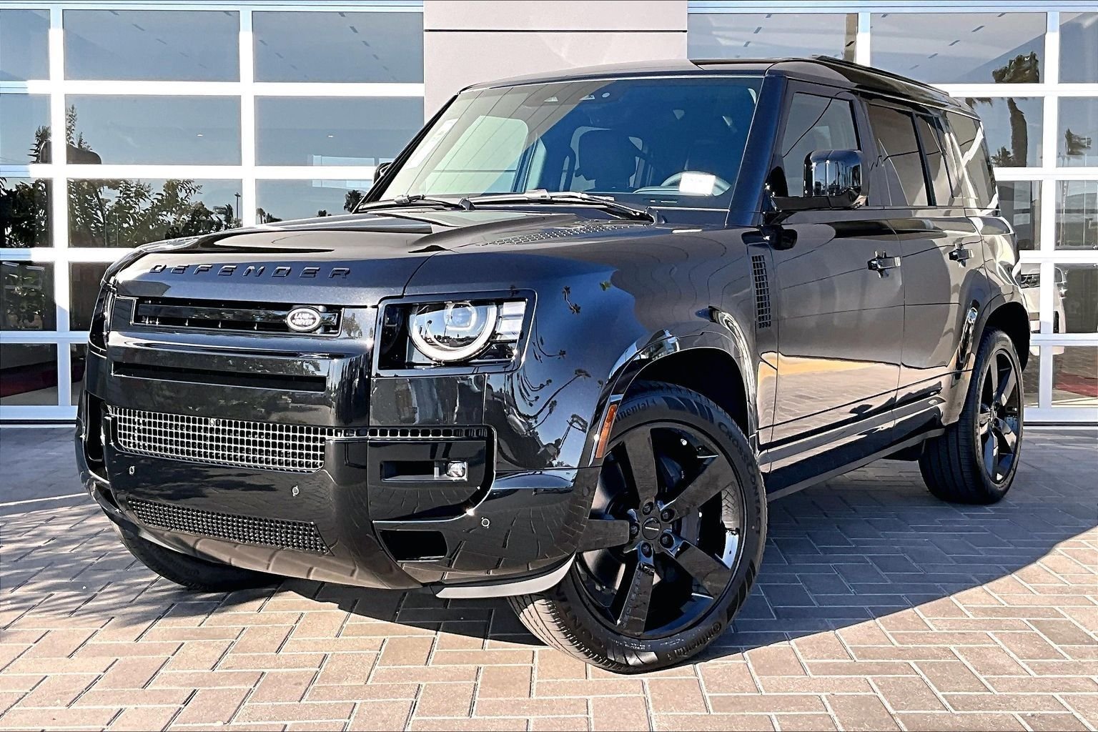 New 2026 Santorini Black LAND ROVER X-Dynamic SE image 1