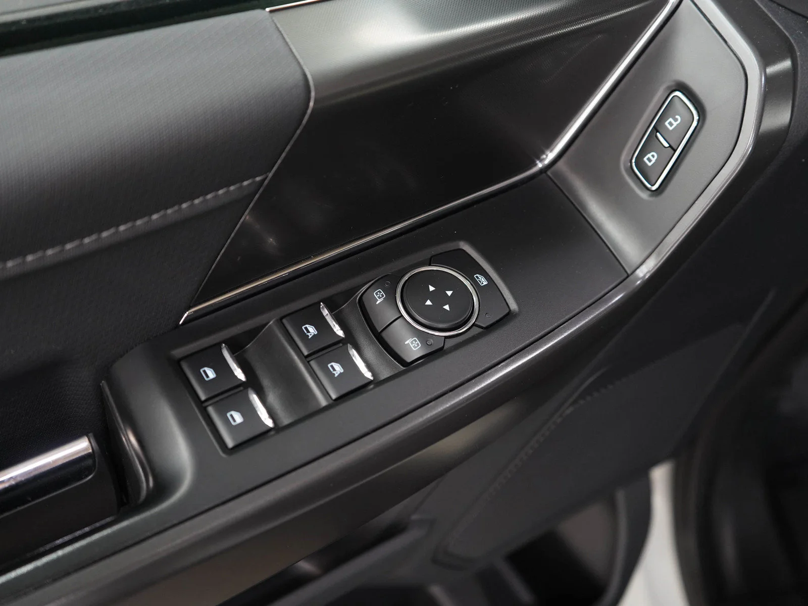 Used 2024 Avalanche Ford XLT image 18