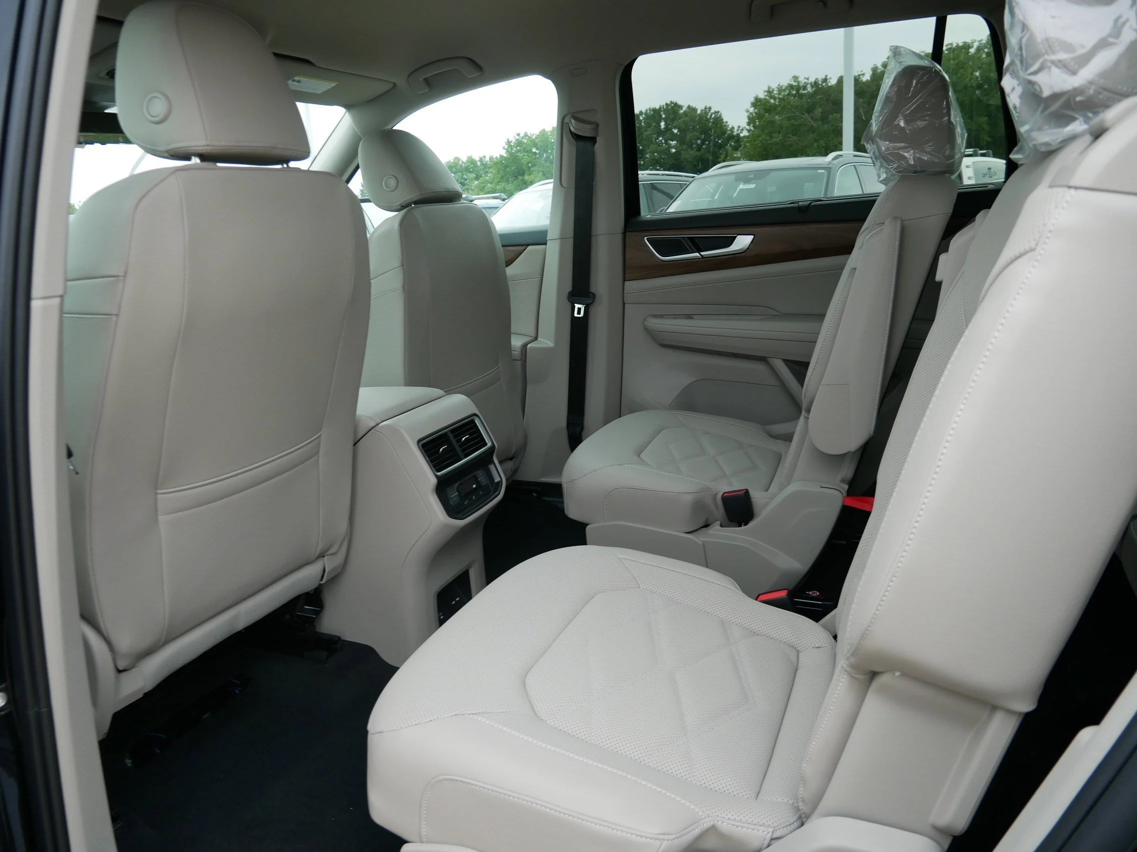 New 2026 Opal White Pearl Volkswagen 2.0T SE w/Technology image 7