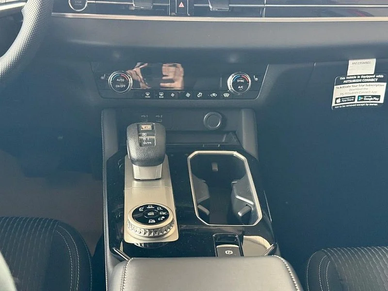2026 Mitsubishi Outlander ES - Photo 9