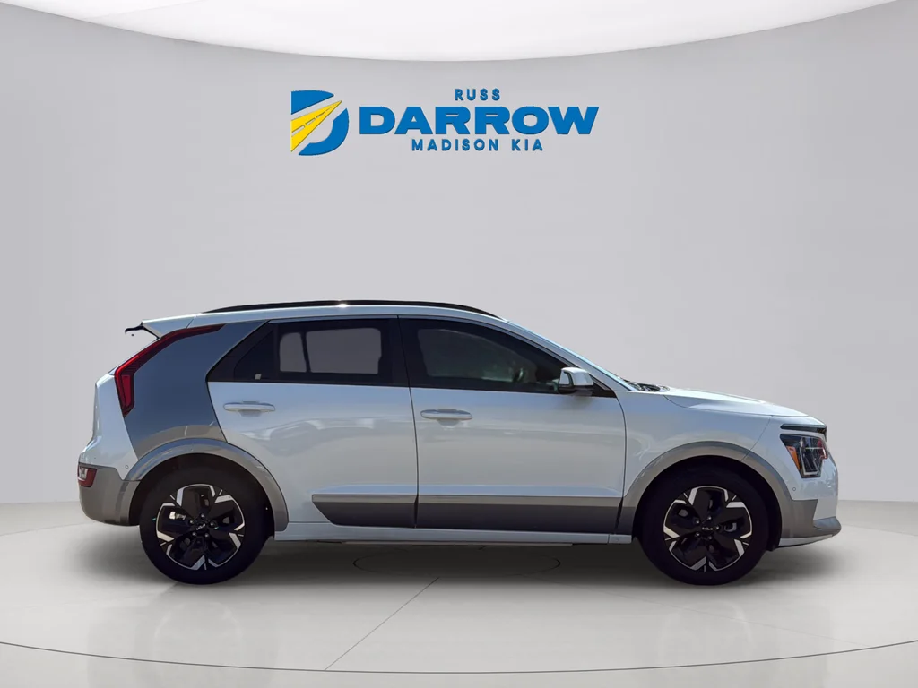 Used 2023 Snow White Pearl Kia Wave image 6