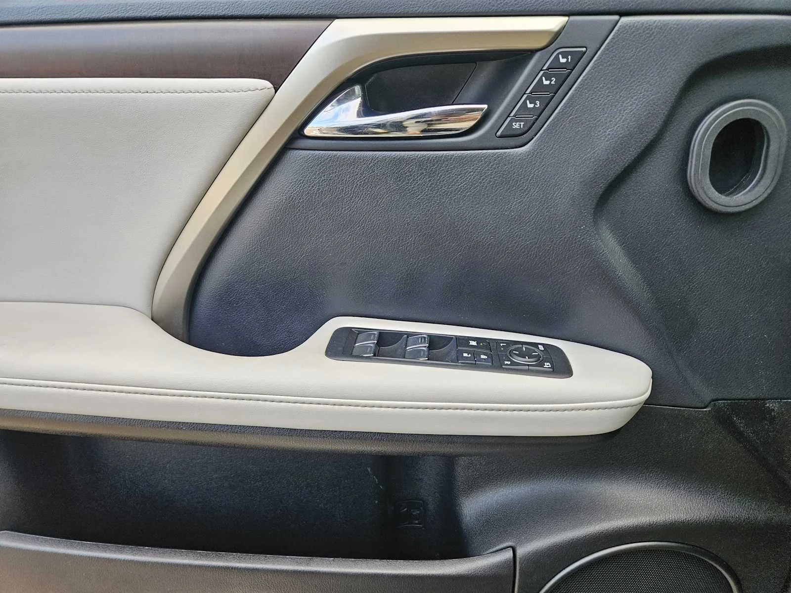 Certified Used 2022 NORI GREEN PEARL Lexus  image 18