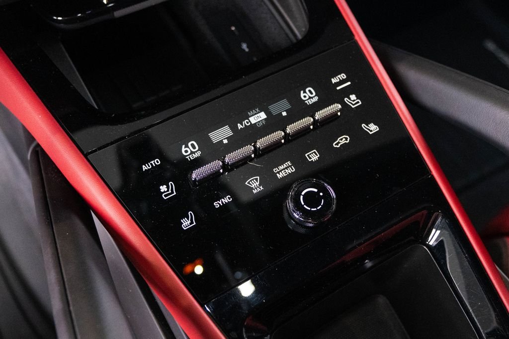 Used 2025  Porsche Base image 24