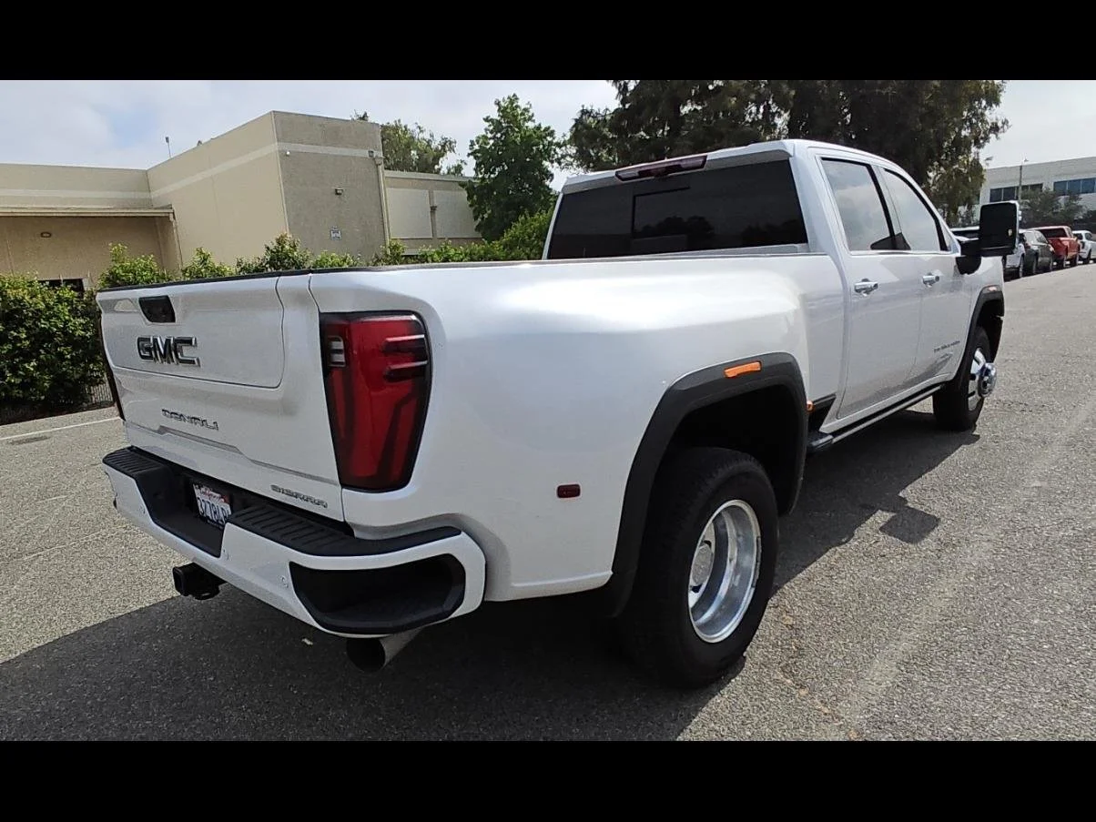 Used 2024 White Frost Tricoat GMC Denali Ultimate DRW image 17