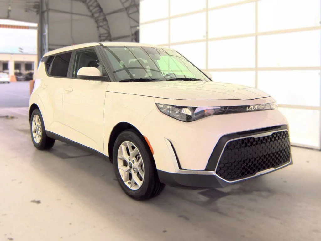 Certified Used 2025 White Kia LX image 4