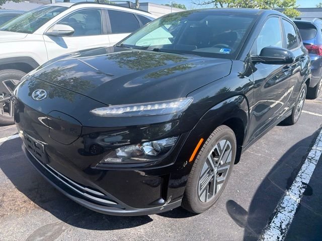 Used 2023 Ultra Black Hyundai SE image 5