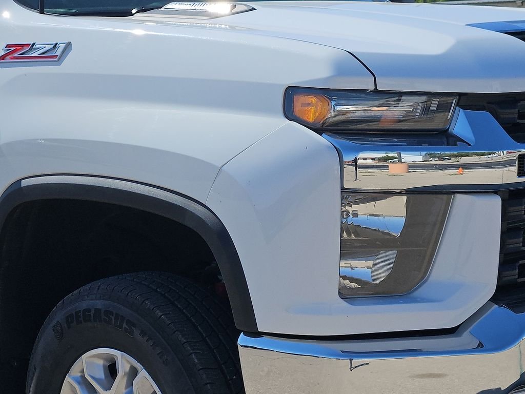 Used 2023 White Chevrolet LT image 8