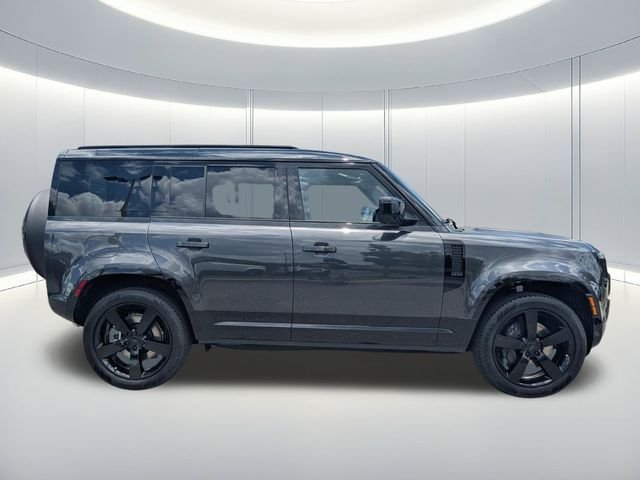 New 2026 Carpathian Grey Land Rover X-Dynamic SE image 4