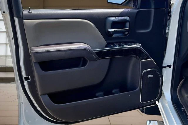 Used 2015 White GMC Denali image 24