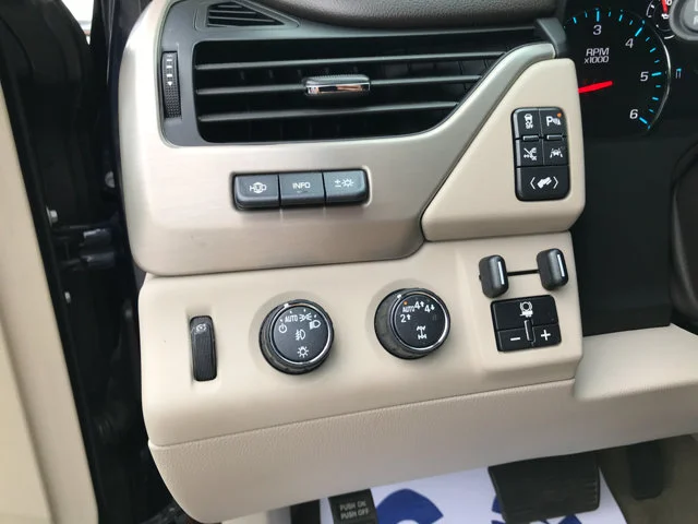 Used 2018 Dark Sapphire Blue Metallic GMC Denali image 17