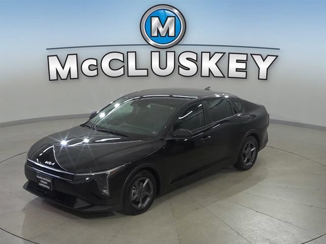 Used 2025 Black Kia LXS image 18