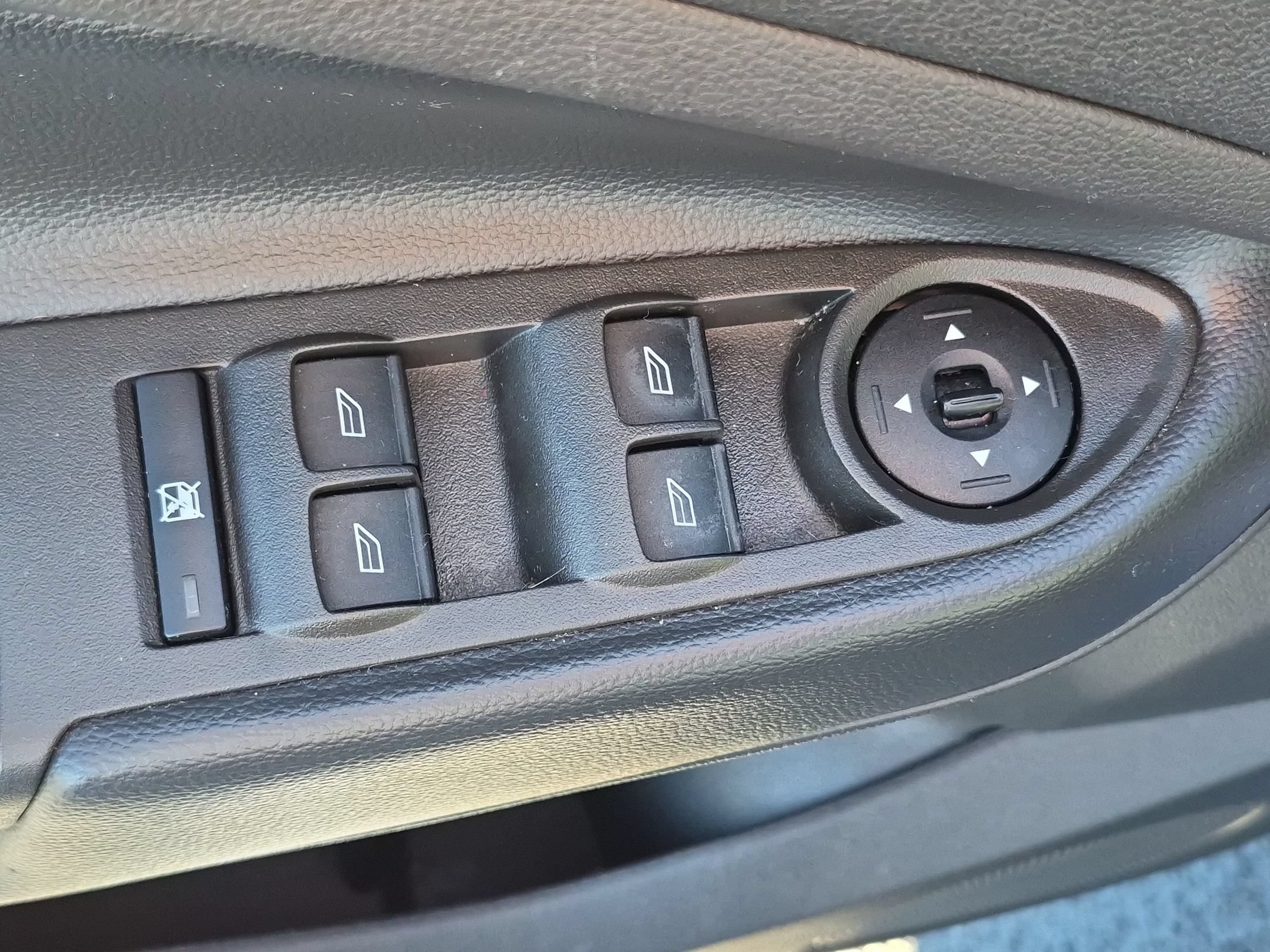 Used 2018 Lightning Blue Metallic Ford SE image 13