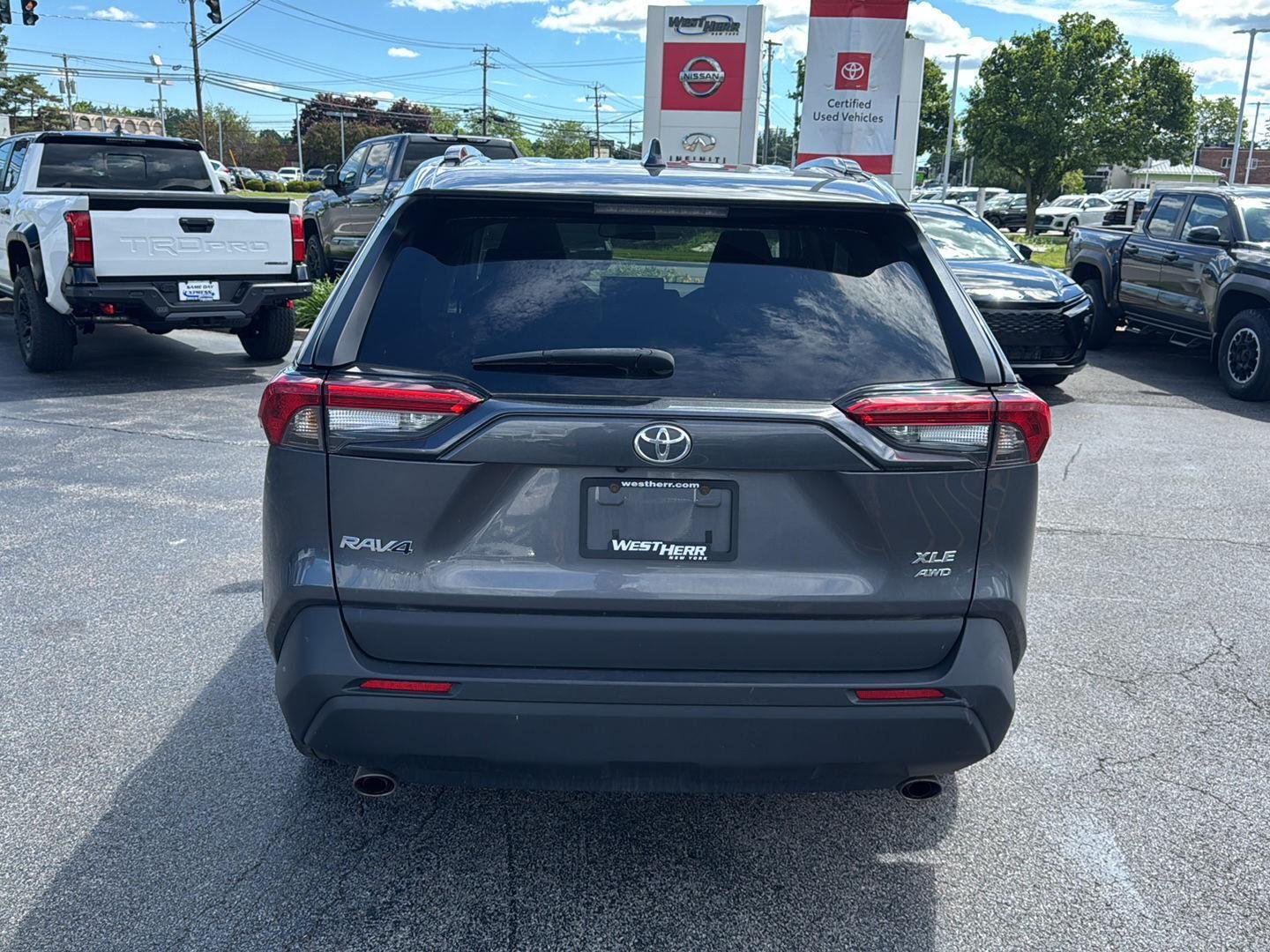 Used 2022 Magnetic Gray Metallic Toyota XLE image 5