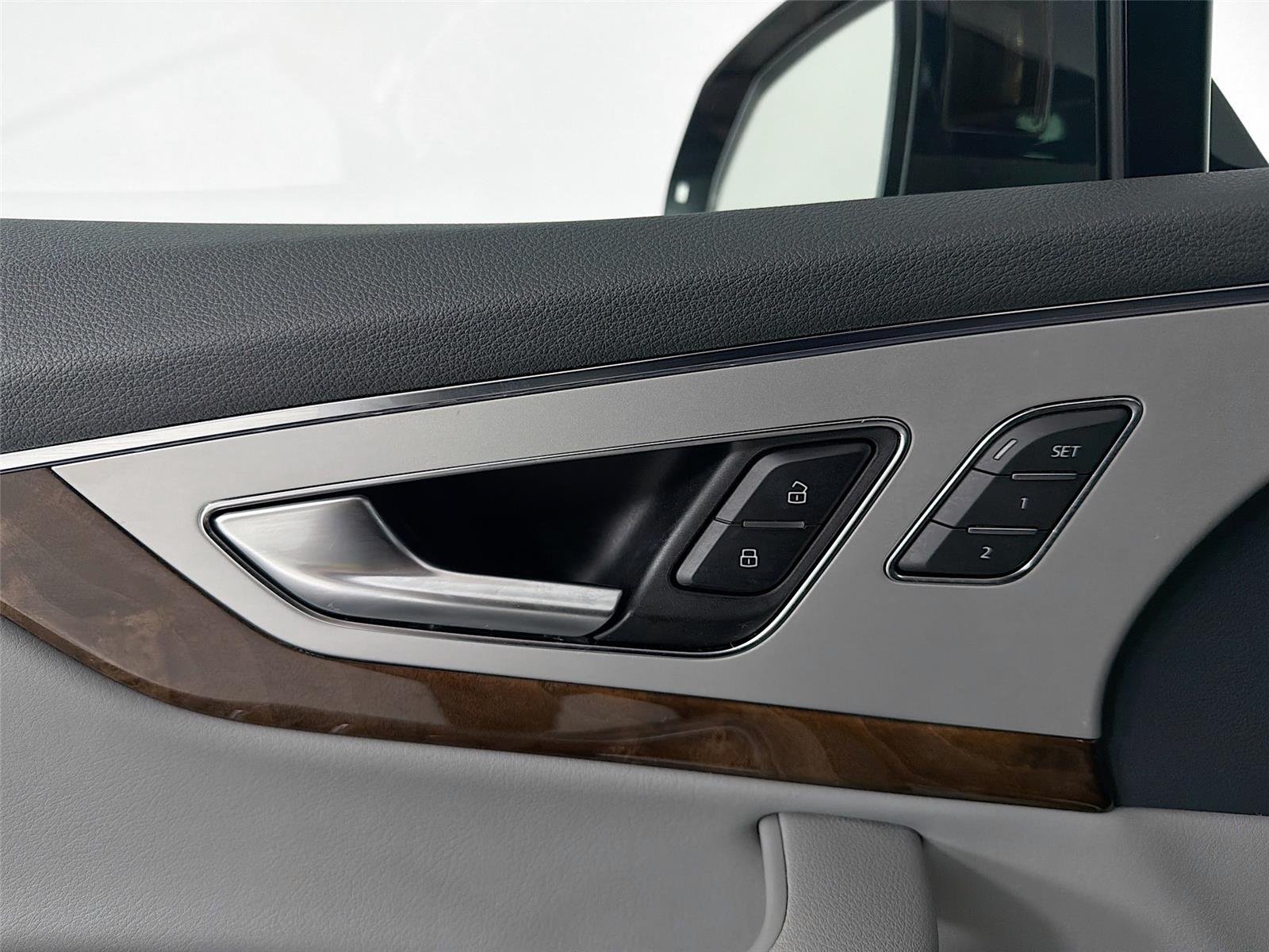 Used 2018  AUDI  image 7