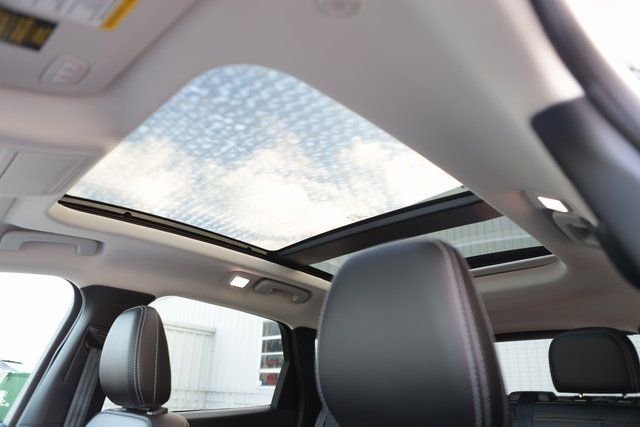 New 2026 Space Silver Metallic Ford Plug-in Hybrid image 9
