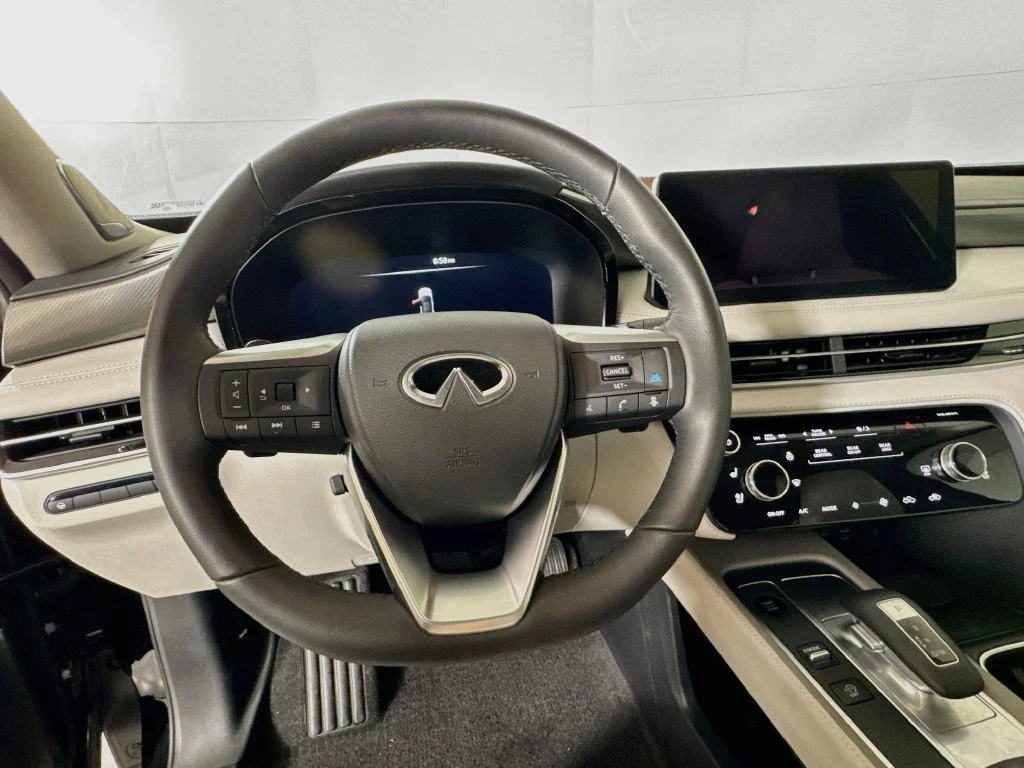 Certified Used 2027 Black INFINITI LUXE image 14