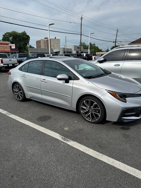 Used 2021 Silver Toyota SE image 1