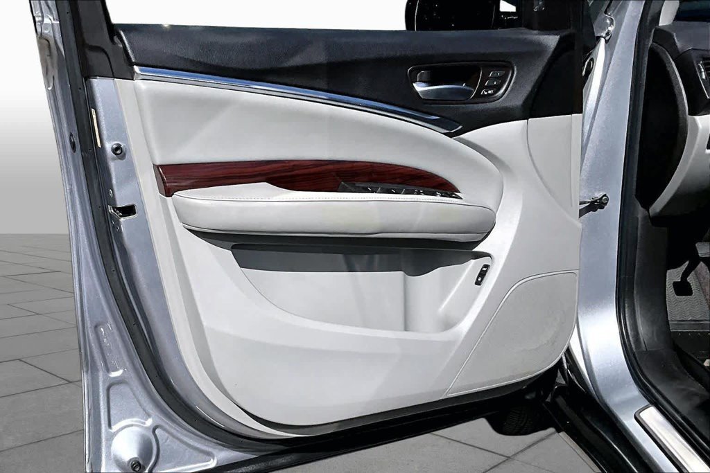 Used 2016 Silver Acura 3.5L image 26