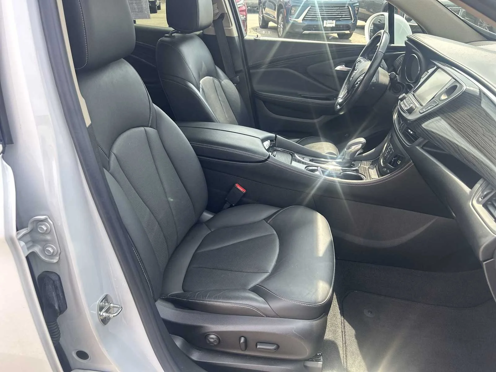 Used 2017 SUMMIT WHITE Buick Essence image 30
