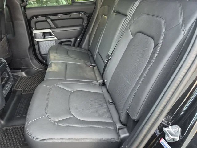 Used 2024  Land Rover SE image 30