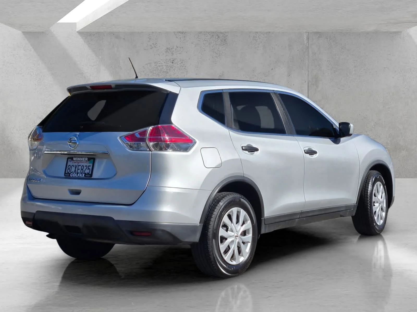 Used 2016  Nissan SV image 4
