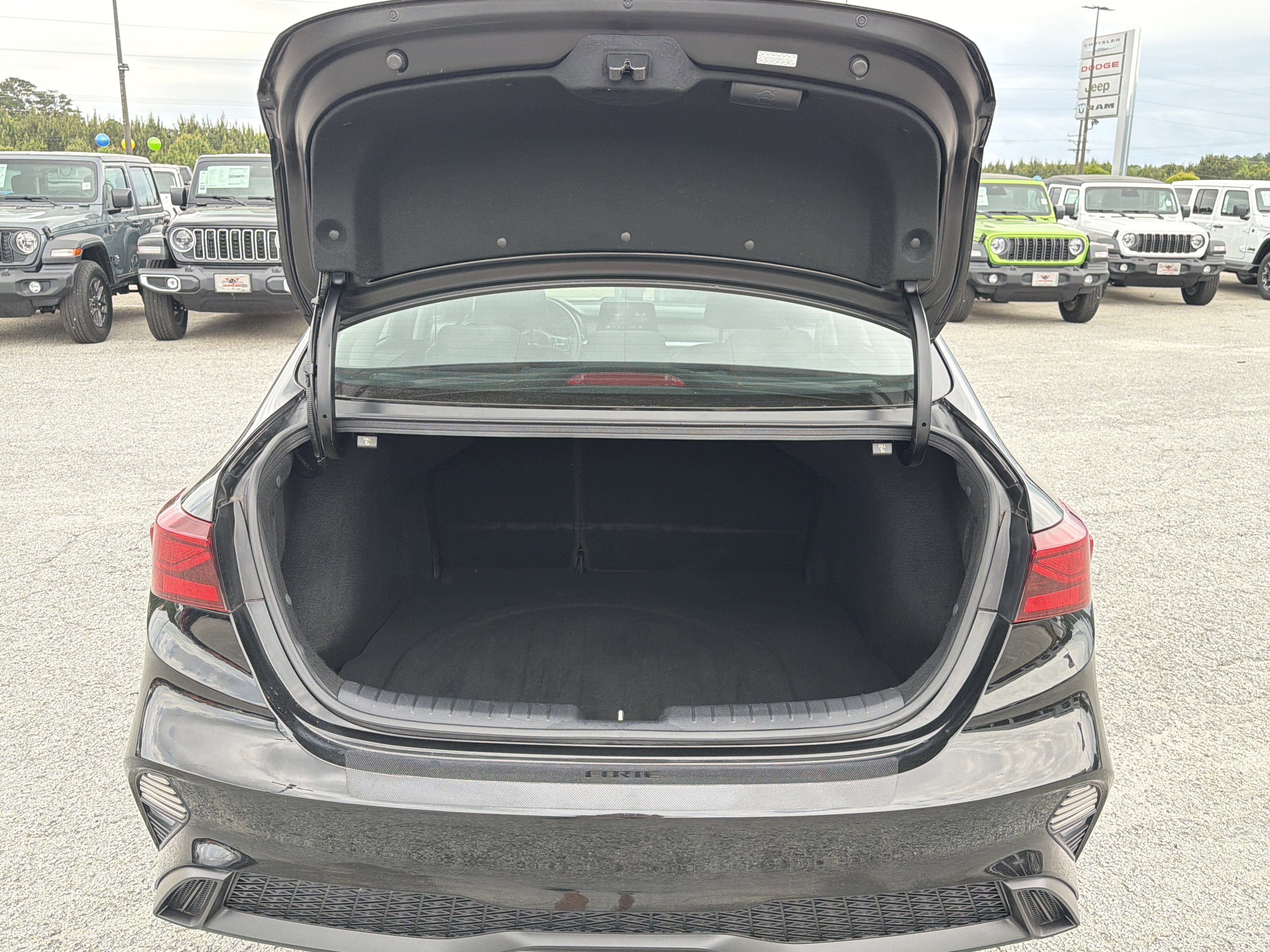 Used 2023 Aurora Black Kia LXS image 21