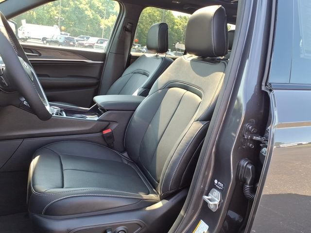 New 2026 Baltic Gray Metallic Clear-Coat Exterior Paint Jeep Limited Reserve image 12