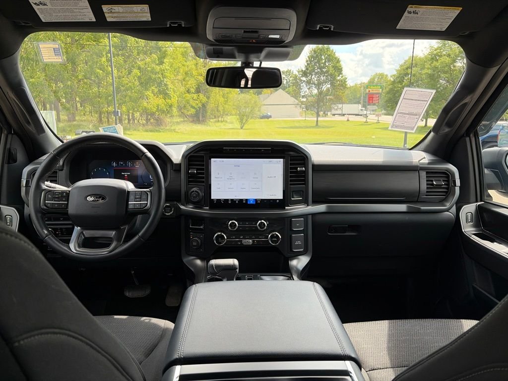 Used 2024 Silver Ford XLT image 17