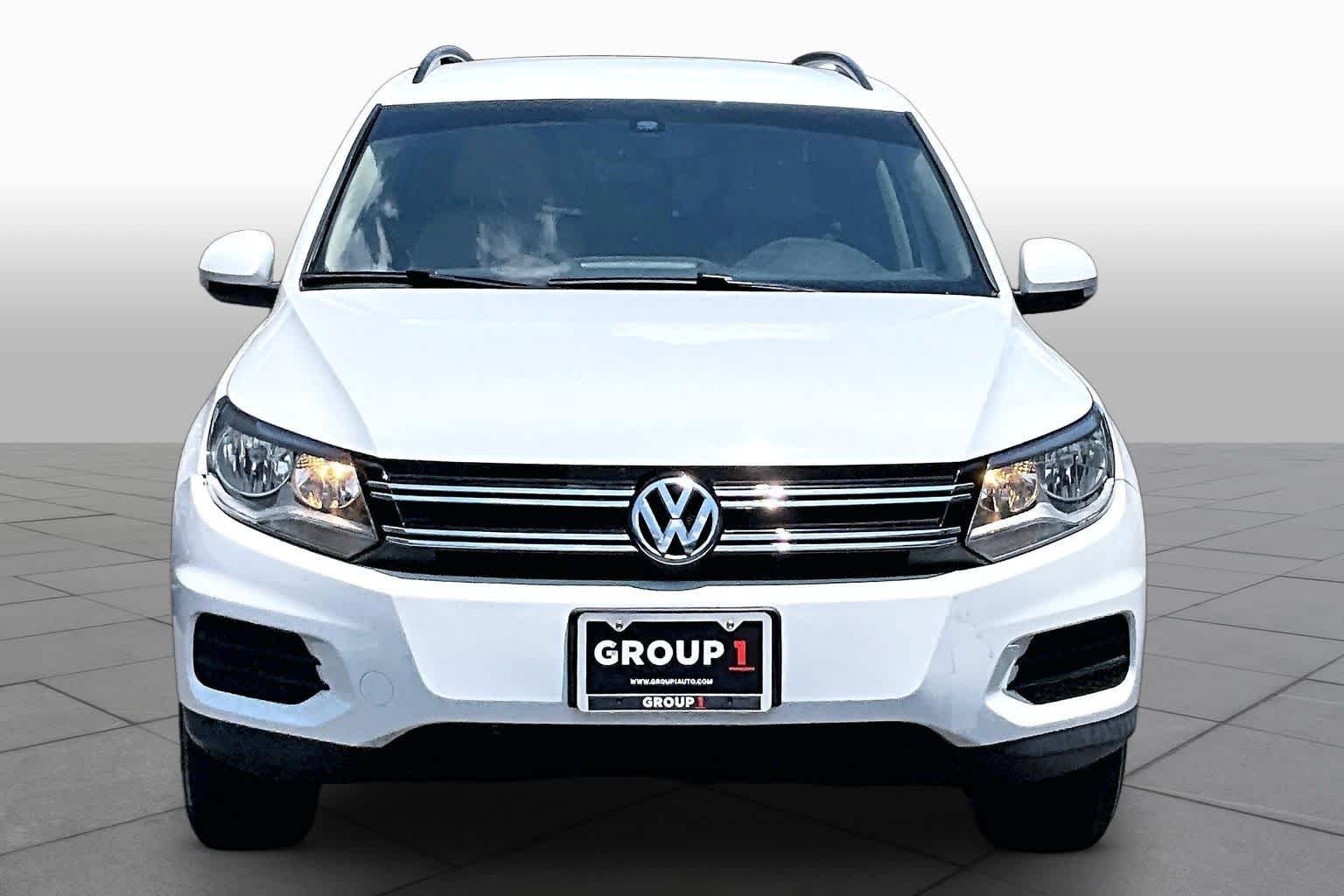 Used 2017  Volkswagen  image 4