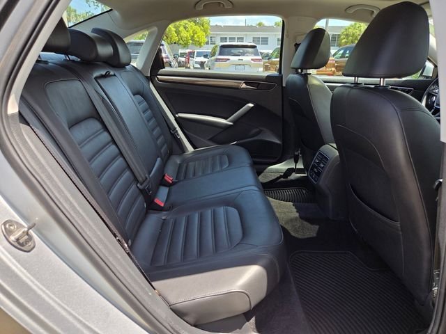 Used 2018 Silver Volkswagen 2.0T SEL Premium image 17
