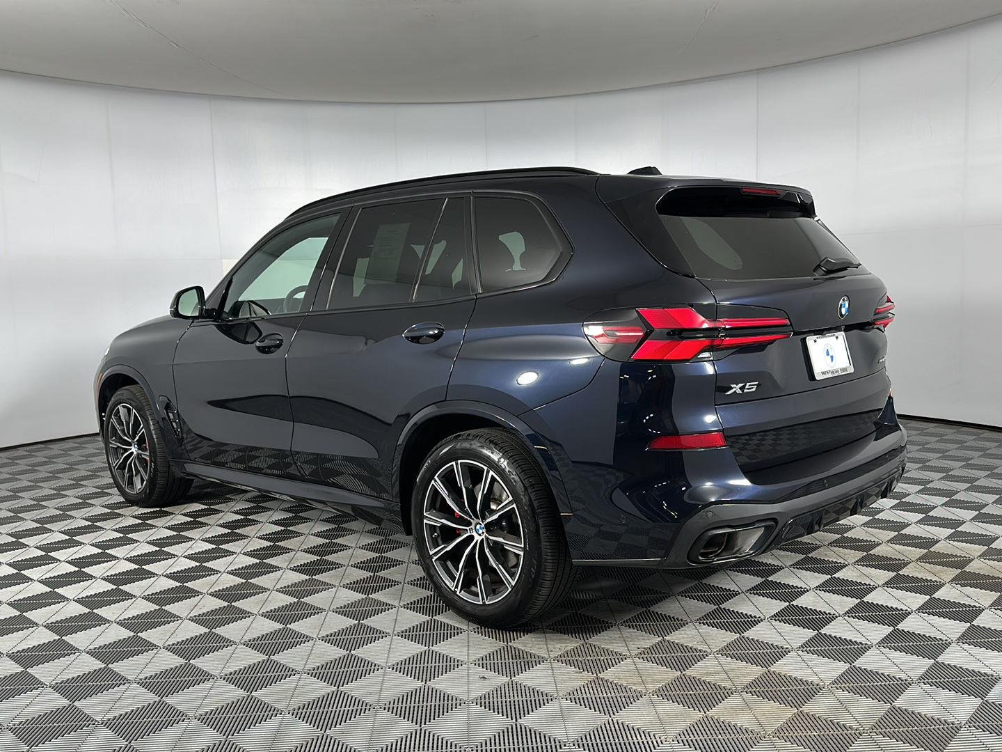 Used 2025 Carbon Black Metallic BMW xDrive40i image 20