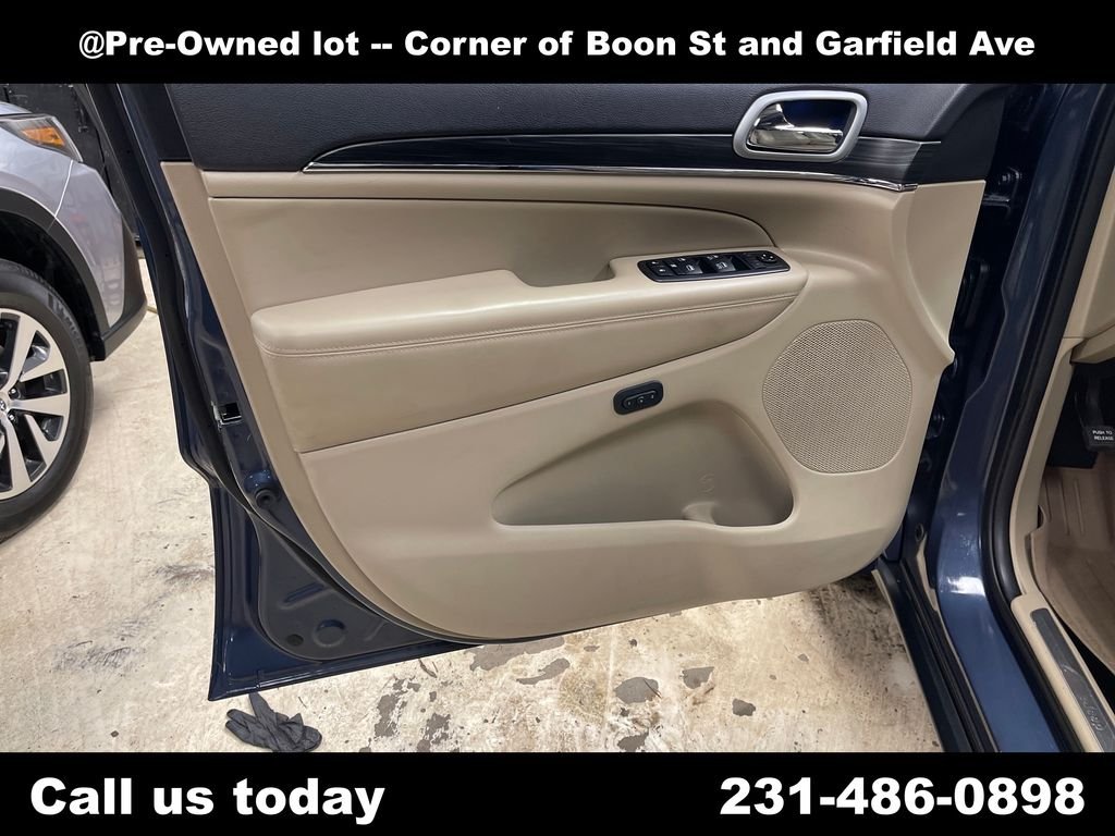 Used 2019 Blue Jeep Limited image 15