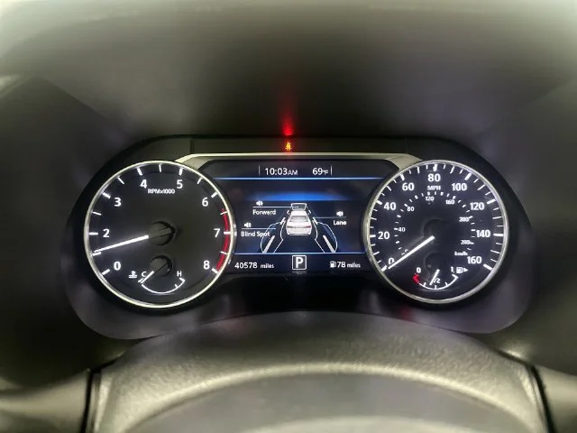 Certified Used 2025 White Nissan SR image 18