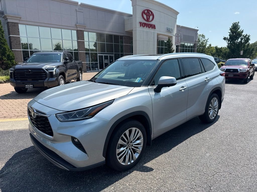 Used 2023 Silver Toyota Platinum image 8