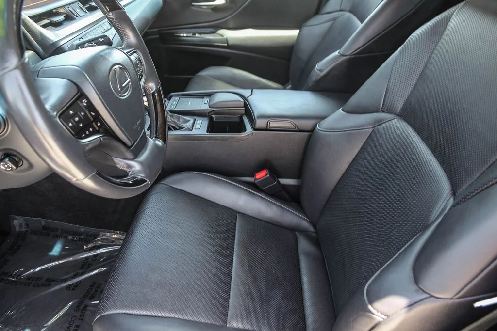 Used 2020 Silver Lexus 300h image 18