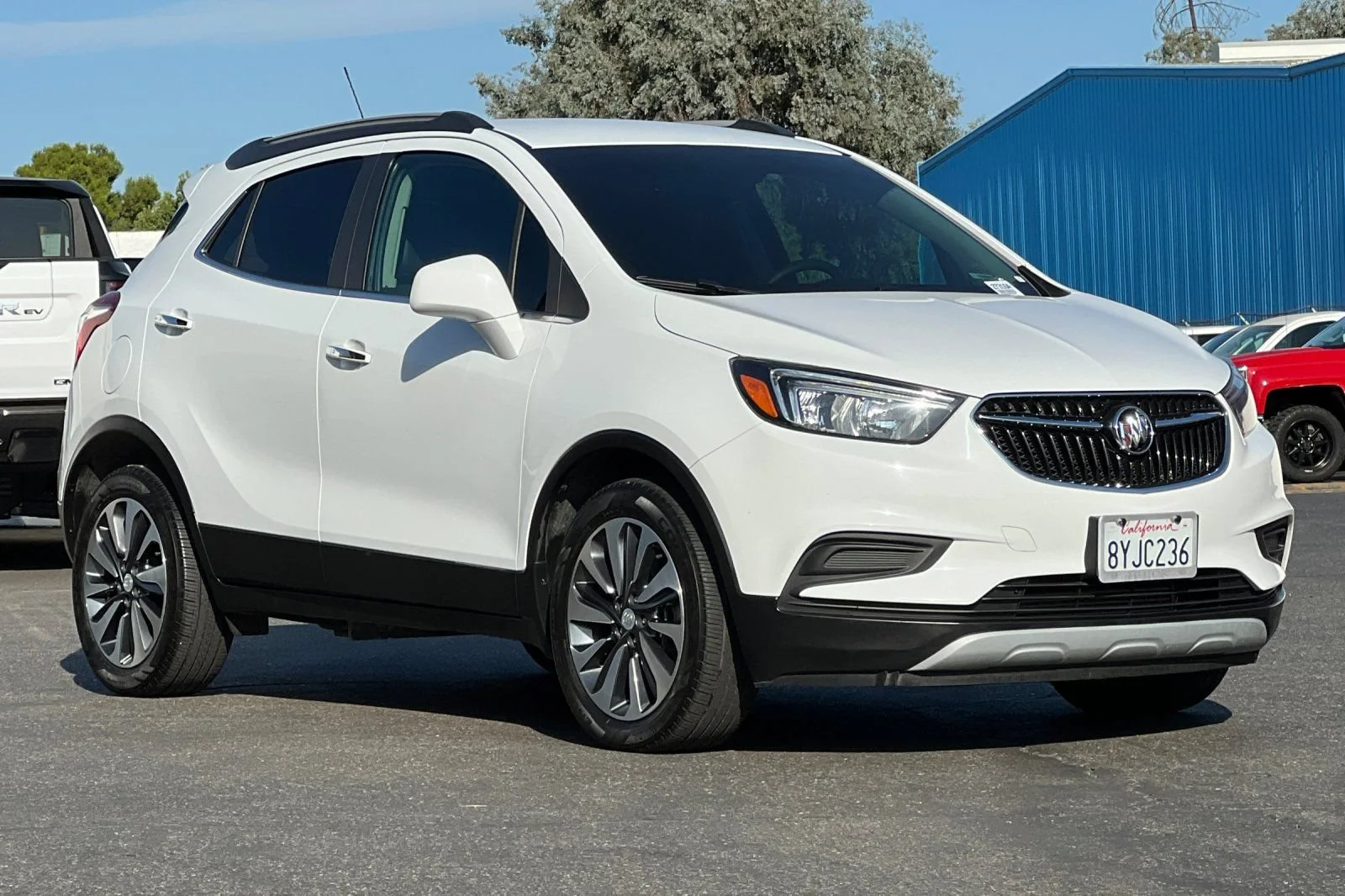 Used 2021 (Includes (MDP) Anthracite lower exterior accent color, Paint code W598F.) Buick Preferred image 2