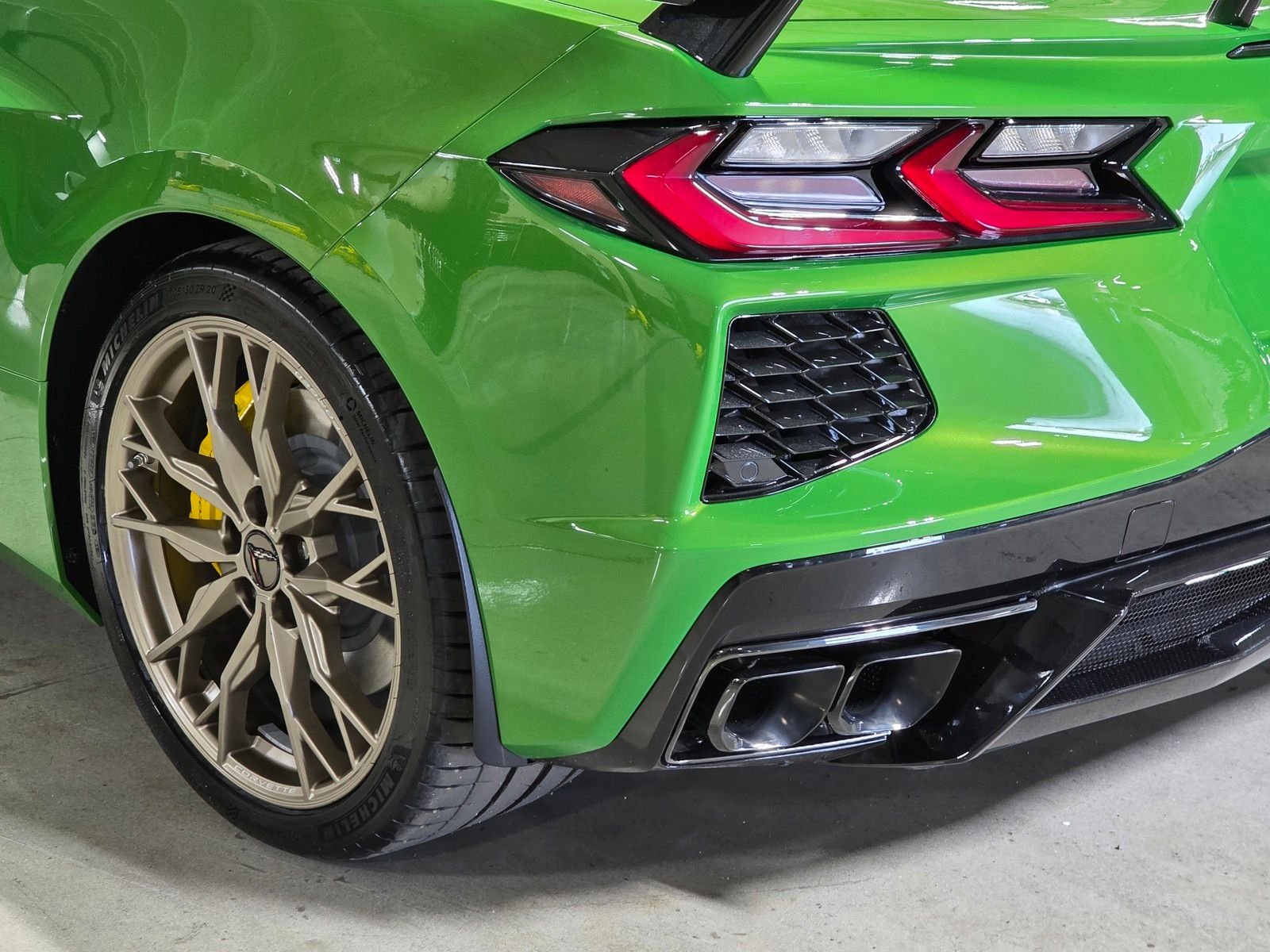 Used 2026 Roswell Green Metallic Chevrolet Stingray image 21